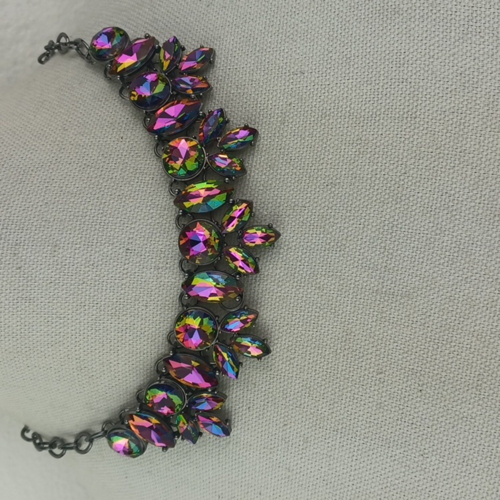 Gorgeous Crystal Like Multifaceted Oil Spill Iridescent Necklace & Earrings - Picture 3 of 11